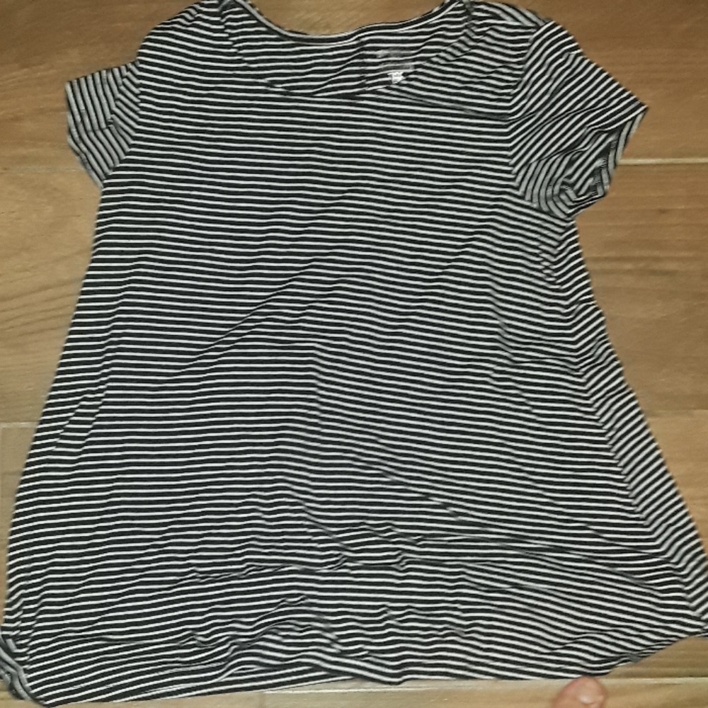 Selling a jegging tee